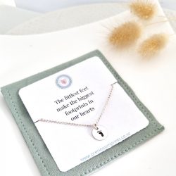TO GIVE COLLECTION – The littlest feet new mum necklace